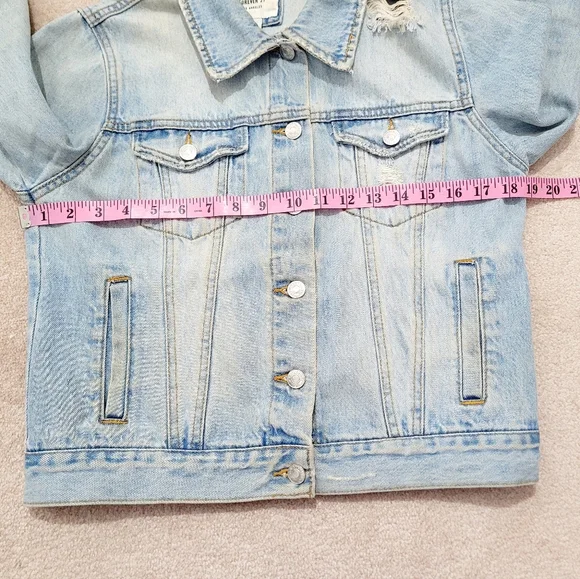 Forever 21 Light Wash Distressed Denim Jacket Women’s Size Small 100% Cotton - Picture 8 of 13